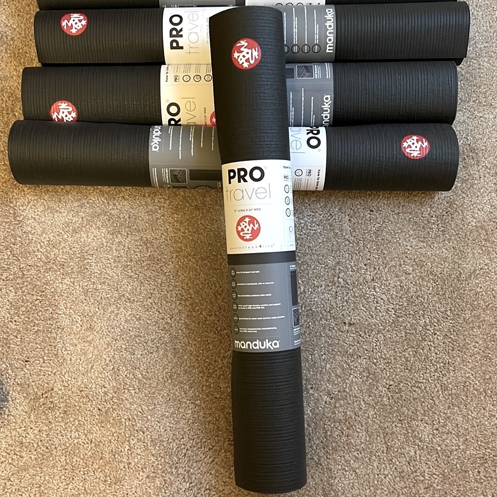 NWT Manduka - PRO Travel Yoga Mat, 71"x24"x2.5mm MULTIPLE COLORS AVAILABLE ! - Picture 2 of 3